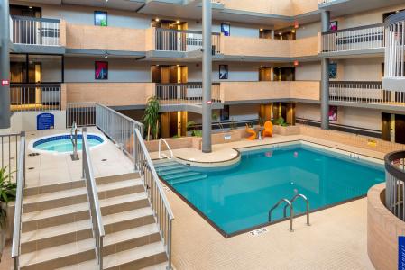 Best Western Plus Village Park Inn - 18
