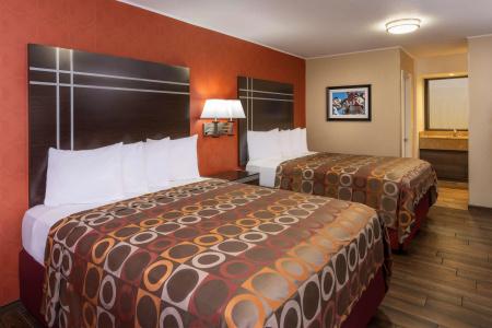 Best Western Plus Raffles Inn & Suites - 6