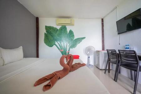 Phi Phi Cozy Seafront Resort - 26
