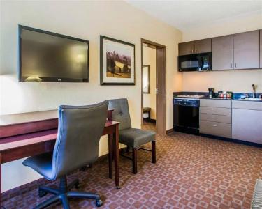 Quality Inn & Suites - 26