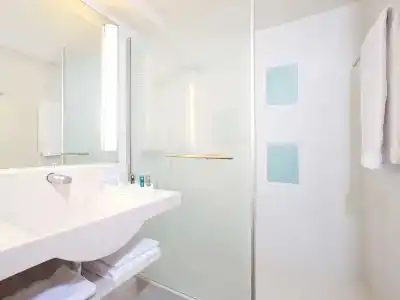 Novotel London West - 39
