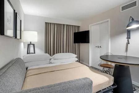 Sheraton Suites Old Town - 78