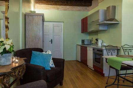 At the Black Star -Charming Romantic Suites and Apartments - 16