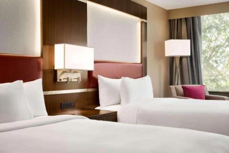 Doubletree by Hilton Airport, ON - 47