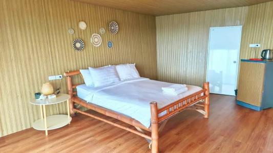 Paree Hut - 79