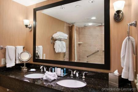 Hilton Suites Oceanfront - 9