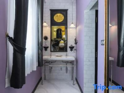 De Phanakron Boutique - 164