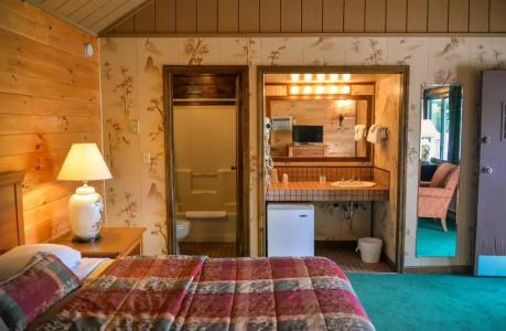 Lake Crest Inn - 59
