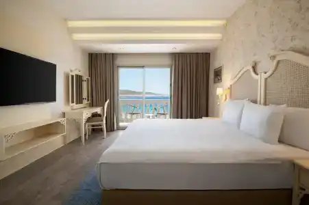 DoubleTree by Hilton Cesme Alacati Beach Resort - 53
