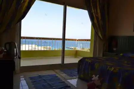 Palm Beach Resort Families and Couples only - 1