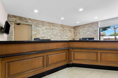 Howard Johnson Plaza by Wyndham - 20
