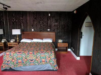Skylark Motel - 11