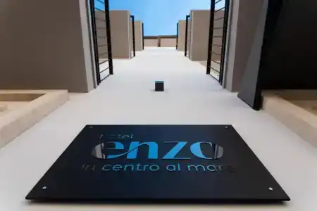 Enzo - 28