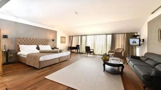 Ansen and Suites - 150