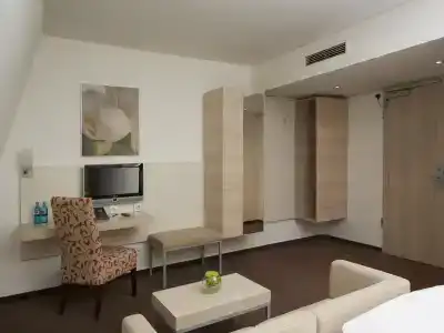 H+ München - 1