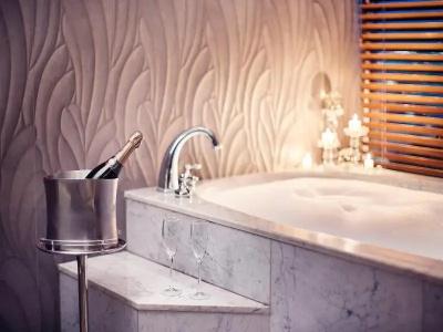 The Ritz-Carlton, - 118