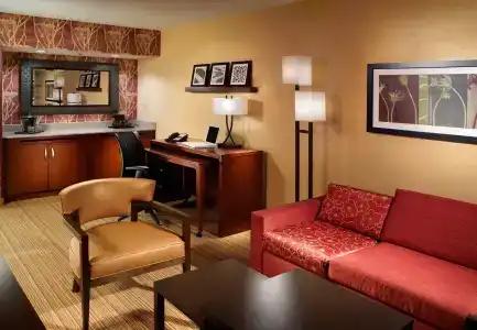 Courtyard by Marriott at Hamilton Place - 1