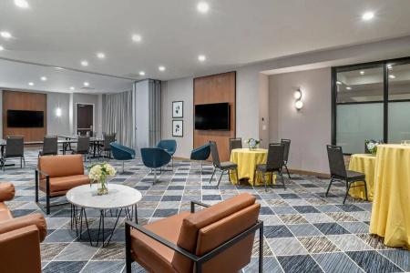 Sheraton Suites Old Town - 46