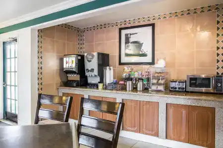 Americas Best Value Inn Denver - 18