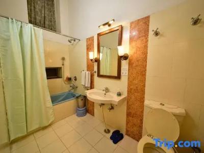 Arya Niwas - 121