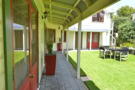 Ducks & Drakes Boutique & Backpackers - 37