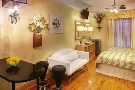 The International Cozy Inn - 15