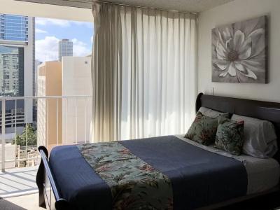 Tropical Studios At Marine Surf Waikiki - Free Parking - Best Location - Full Kitchen - Swimming Pool - 121