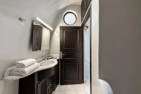 Pearl of Caldera Oia - Boutique by Pearl Collection - 56