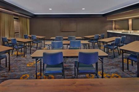 Courtyard by Marriott Waterfront - 17