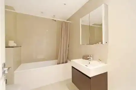 Queensgate Court - 62