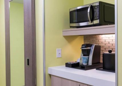 Hilton Garden Inn East - 14