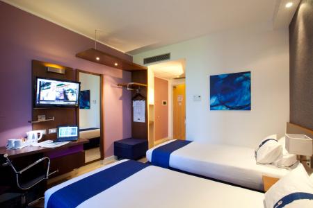 Holiday Inn Express, An Ihg - 13