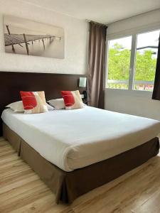 Brit Opal Centre Port - 32