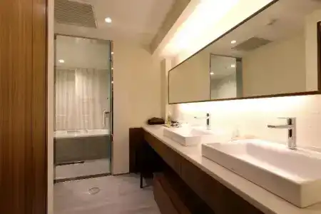 Nishitetsu Grand - 100