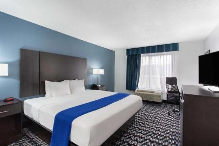 Baymont by Wyndham Charlotte University - 35