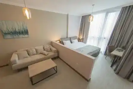 Season Suite Apart - 39