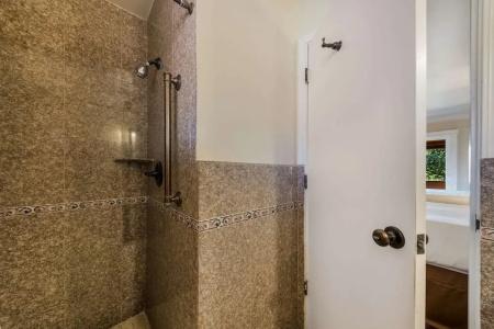 Clarion Collection Oaks Inn - 33
