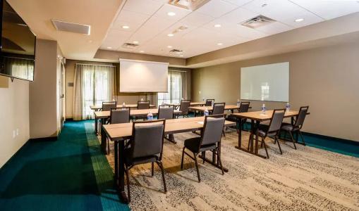 Courtyard by Marriott - 17