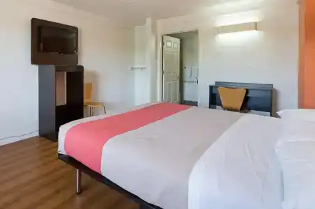 6-Dallas, TX - Market Center - 32