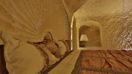 Golden Cave Suites - 168