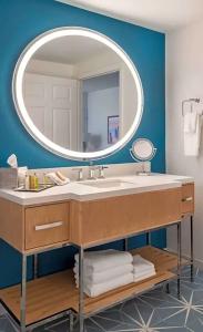 DoubleTree Suites by Hilton - 56