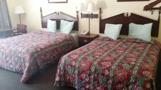 Scottish Inn - 1