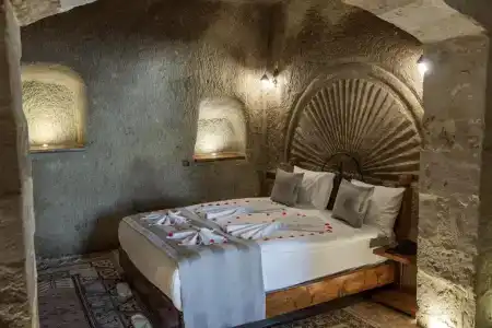Sarnich Cave Suites - 1