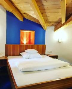 SIMPLE but EXCELLENT - 52