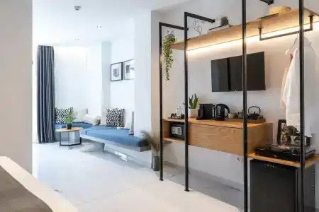 Melo Athens - 174