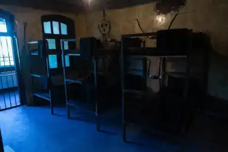 Alcatraz Jail-Hostel - 9