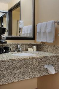 Courtyard by Marriott - 23