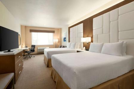 Wyndham Anaheim - 2