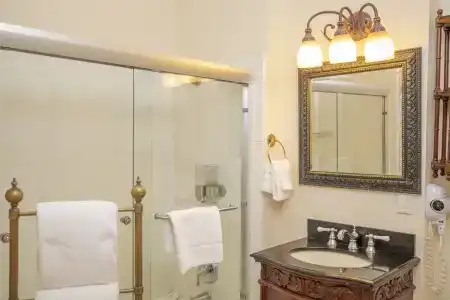 Washington Square Inn - 120