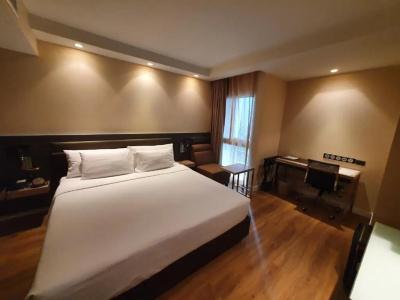 Amora Neoluxe Suites - 39